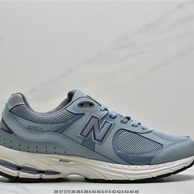 NewBalance 2002R