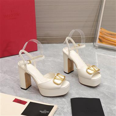 Valentino   2023新款休閒時尚女生鞋子