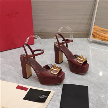 Valentino   2023新款休閒時尚女生鞋子