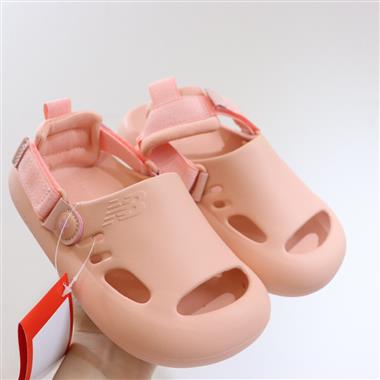 NewBalance 兩穿洞洞涼鞋