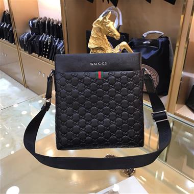 GUCCI   2023新款男生時尚休閒包 尺寸：27*25*5CM