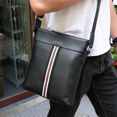 GUCCI   2023新款男生時尚休閒包 尺寸：24*28*5CM