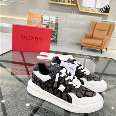 Valentino   2023新款休閒時尚男生鞋子