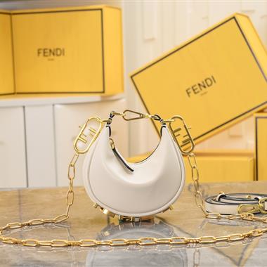 FENDI   2023新款女生時尚休閒包  尺寸：16.5x14x5CM