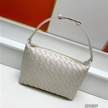 BOTTEGA VENETA   2023新款女生時尚休閒包  尺寸：13*20*9.5CM