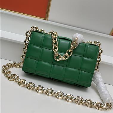 BOTTEGA VENETA   2023新款女生時尚休閒包  尺寸：26*8*18CM