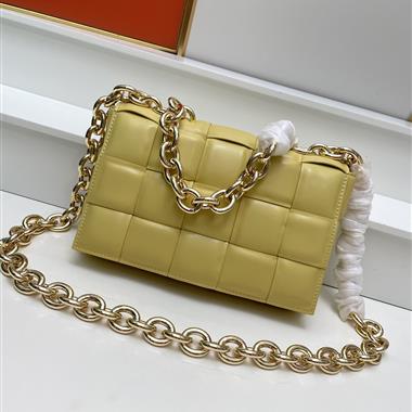 BOTTEGA VENETA   2023新款女生時尚休閒包  尺寸：26*8*18CM