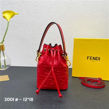 FENDI   2023新款女生時尚休閒包  尺寸：12 x18 x10CM