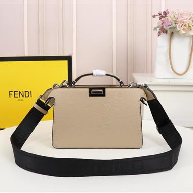 FENDI   2023新款女生時尚休閒包  尺寸：23×14.5×6CM