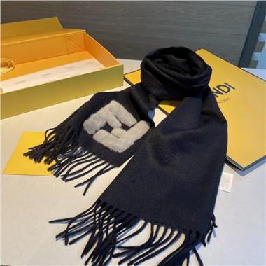 FENDI  2023秋冬新款時尚圍巾 尺寸：180-35