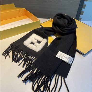 FENDI  2023秋冬新款時尚圍巾 尺寸：180-35