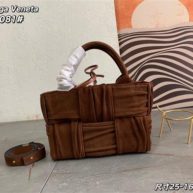 BOTTEGA VENETA   2023新款女生時尚休閒包 尺寸：25*16*10CM