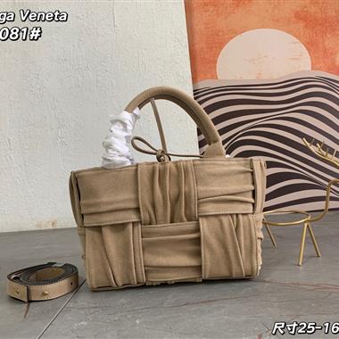 BOTTEGA VENETA   2023新款女生時尚休閒包 尺寸：25*16*10CM