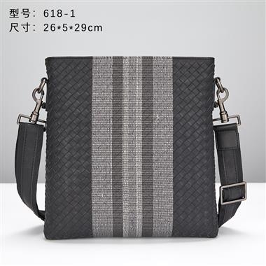 BOTTEGA VENETA  2023新款男生時尚休閒包 尺寸：26x5x29CM