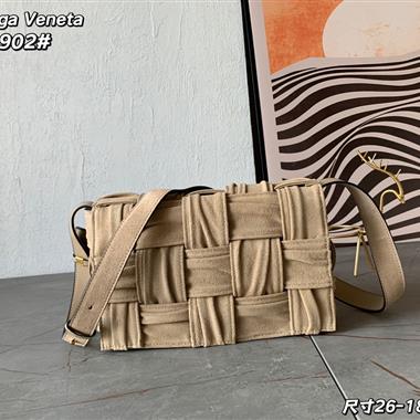 BOTTEGA VENETA   2023新款女生時尚休閒包 尺寸：26*18*8CM