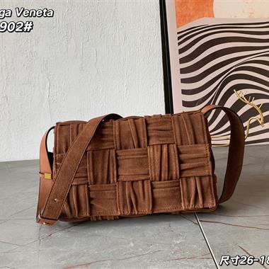 BOTTEGA VENETA   2023新款女生時尚休閒包 尺寸：26*18*8CM