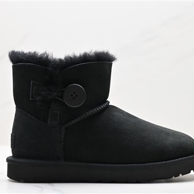 UGG 經典木扣短筒雪地靴 