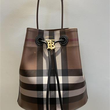 BURBERRY  2023新款女生時尚休閒包 尺寸：16*26*26CM