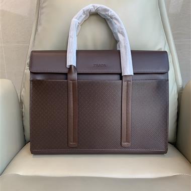 PRADA  2023新款男生時尚包包 尺寸：39-29-7CM