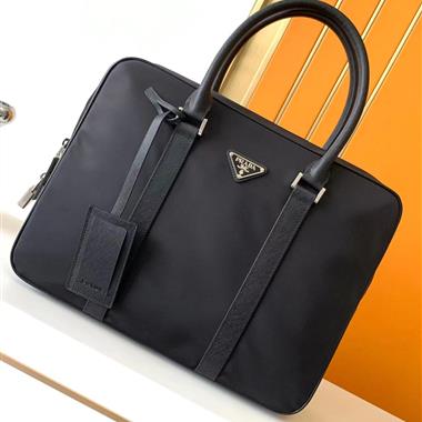 PRADA  2024新款男生時尚休閒包 尺寸：38x29x10CM