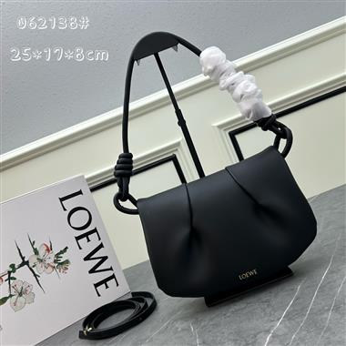 LOEWE   2024新款女生時尚休閒包  尺寸：25-17-8CM
