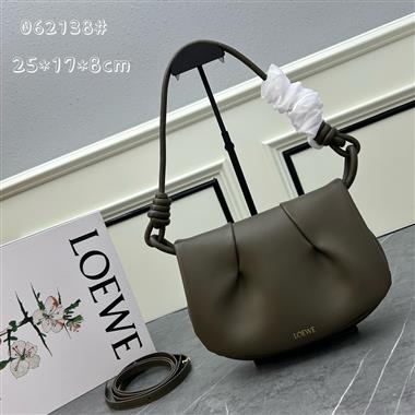 LOEWE   2024新款女生時尚休閒包  尺寸：25-17-8CM
