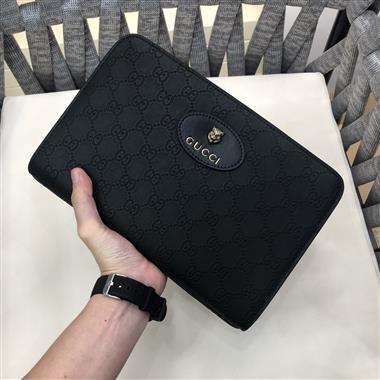 GUCCI   2024新款男生時尚休閒包 尺寸：26-17.5-6CM