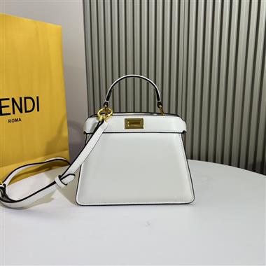 FENDI   2024新款女生時尚休閒包  尺寸：20*15.5*11CM