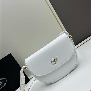 PRADA   2024新款女生時尚休閒包 尺寸:20*16*6CM