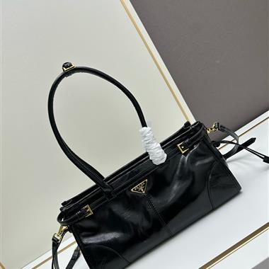 PRADA   2024新款女生時尚休閒包 尺寸:32*15*11CM