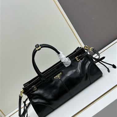 PRADA   2024新款女生時尚休閒包 尺寸:32*15*11CM