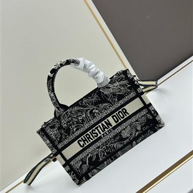 DIOR   2024新款女生時尚休閒包 尺寸:21.5*13*7.5CM