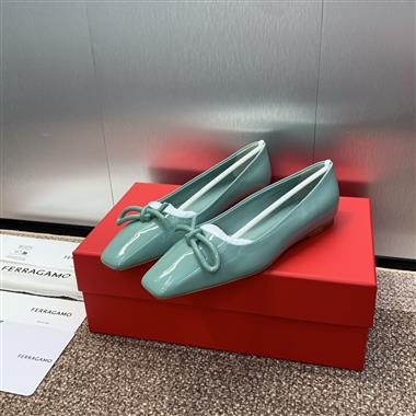 Ferragamo   2024新款女生休閒時尚鞋子