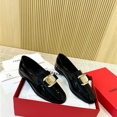 Ferragamo    2024新款女生休閒時尚鞋子
