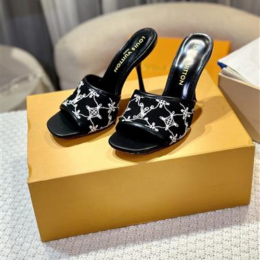 Louis Vuitton   2024新款女生休閒時尚鞋子