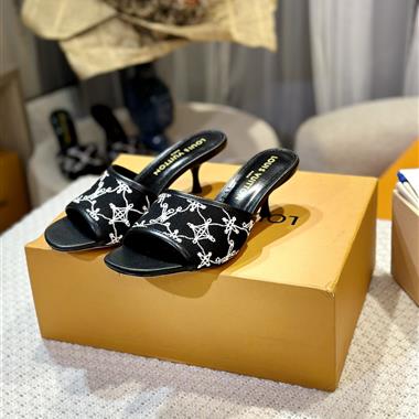 Louis Vuitton   2024新款女生休閒時尚鞋子
