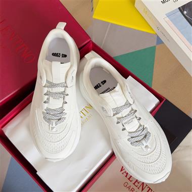 Valentino   2024新款女生休閒時尚鞋子