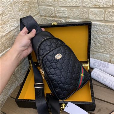 GUCCI   2024新款男生時尚休閒包 尺寸：30-18-7CM