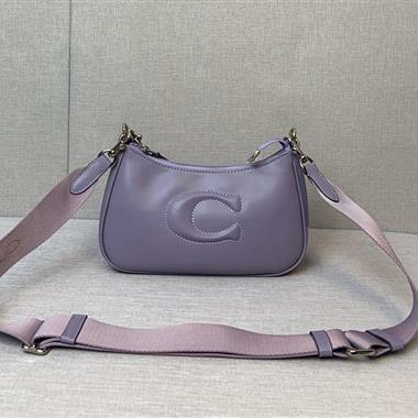 COACH  2024新款女生時尚休閒包 尺寸：24*15*7CM