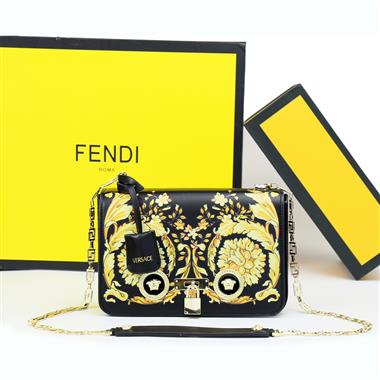 VERSACE   2024新款時尚女生休閒包 尺寸：24*8*16CM