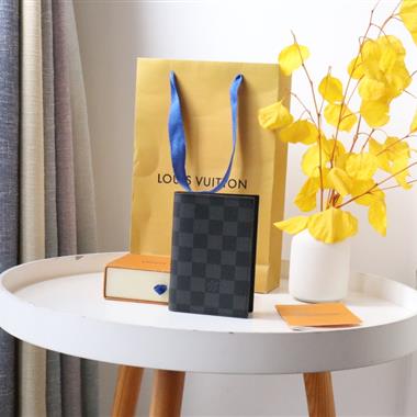 LOUIS VUITTON   2024新款男生時尚包包 尺寸：10*14*2.5CM