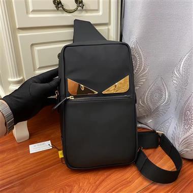 FENDI  2024新款男生時尚包包 尺寸：30-17-6CM