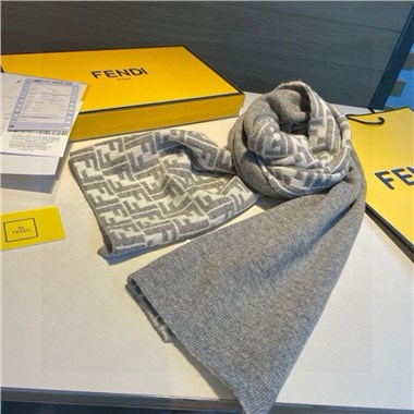 FENDI  2024秋冬新款時尚圍巾  尺寸：180-30