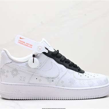 NIKE AIR FORCE 1‘07