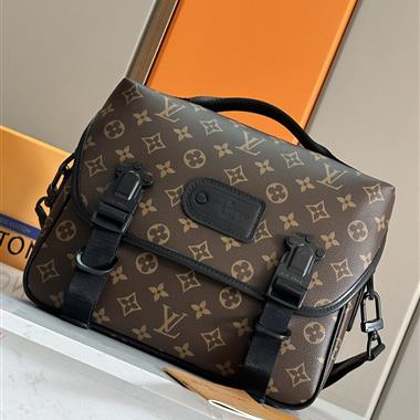 LOUIS VUITTON    2025新款男生時尚包包 尺寸：31*22*11CM