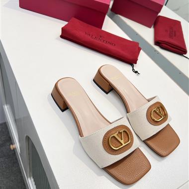 Valentino   2025新款女生休閒時尚鞋子