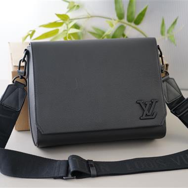 LOUIS VUITTON   2025新款男生時尚包包 尺寸：28x22x10CM