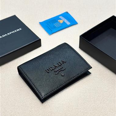 PRADA   2025新款時尚皮夾 尺寸：11x10CM