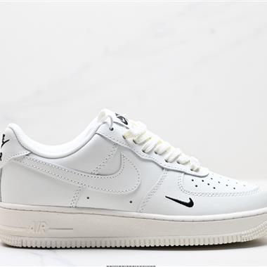 NIKE AIR FORCE 1‘07