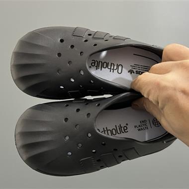 ADIDAS 醜萌洞洞一腳蹬兒童涼鞋